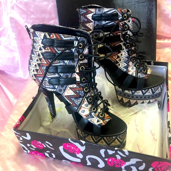 Africa Print Heels - Picture 2 of 5